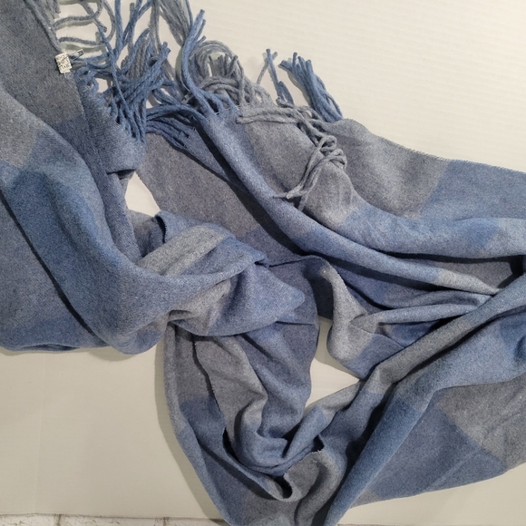 Warm & soft fringe scarf - Picture 6 of 9